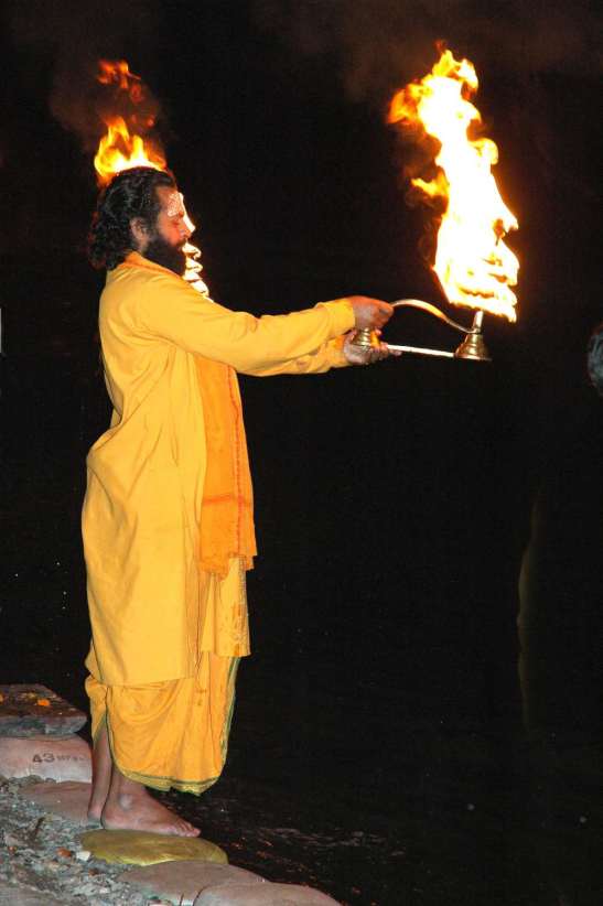 Priest performs Ganga Aarti in Rishikesh